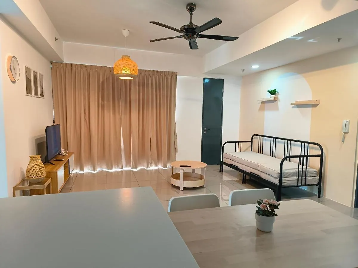 New Georgetown Tropical Macalister 218 Homestay 9Pax To11Pax Heng 0*, ג'ורג' טאון מלזיה